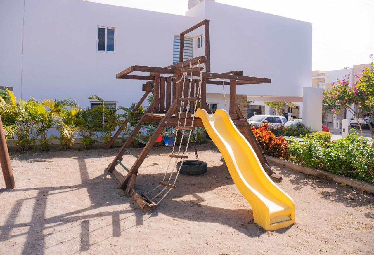 Casa En Privada Frente A La Playa Con Alberca! Villa มาซาตลัน ภายนอก รูปภาพ