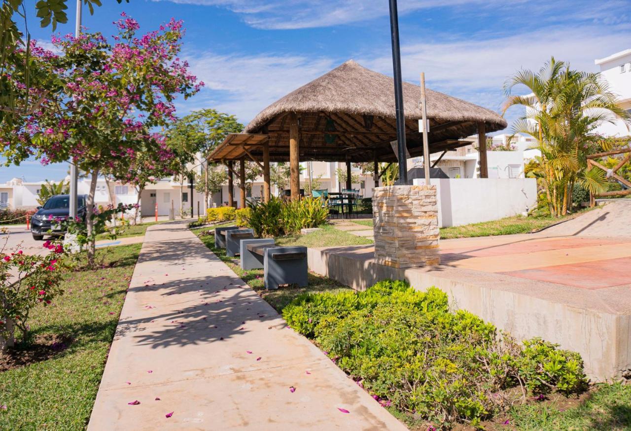 Casa En Privada Frente A La Playa Con Alberca! Villa มาซาตลัน ภายนอก รูปภาพ