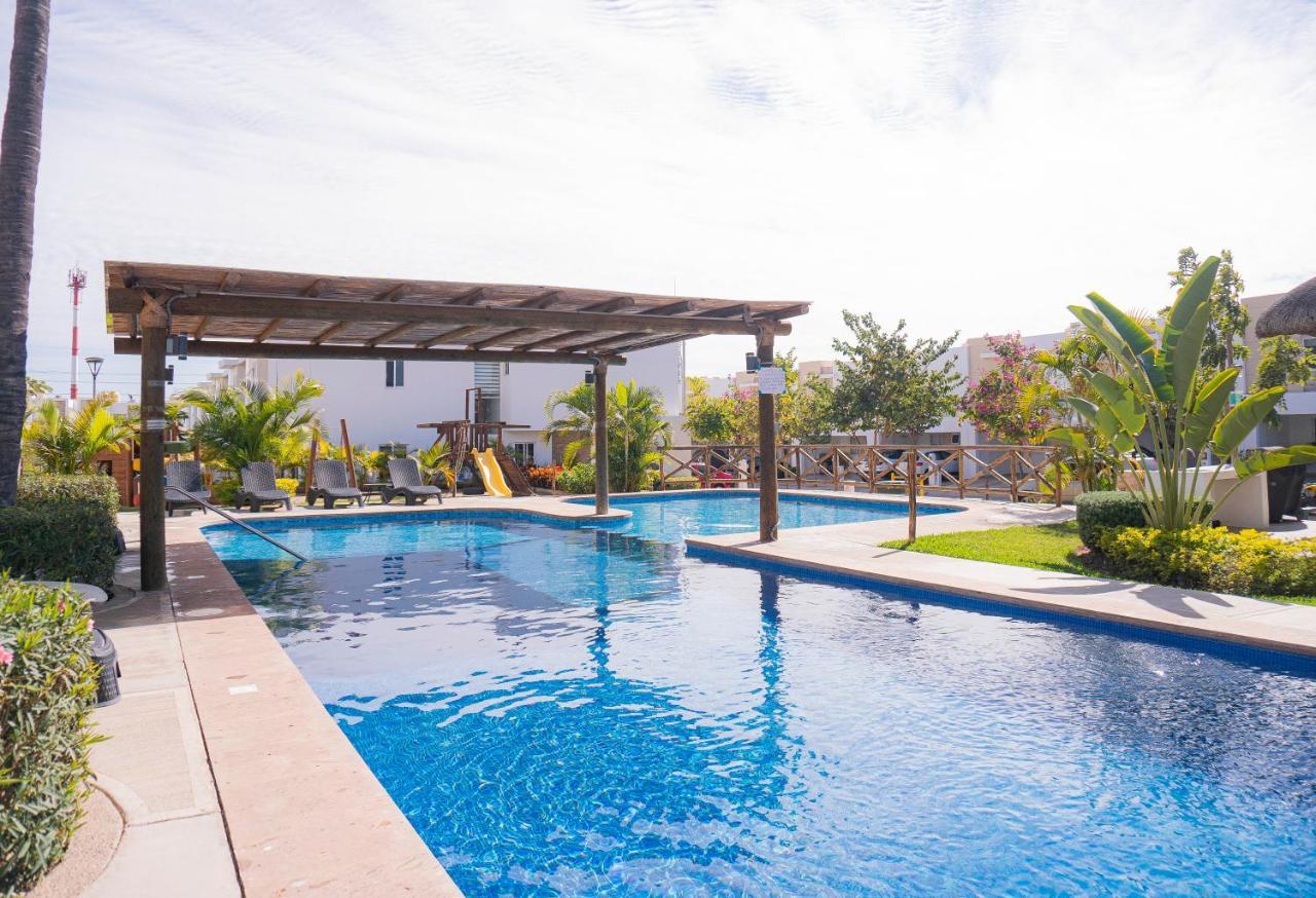 Casa En Privada Frente A La Playa Con Alberca! Villa มาซาตลัน ภายนอก รูปภาพ