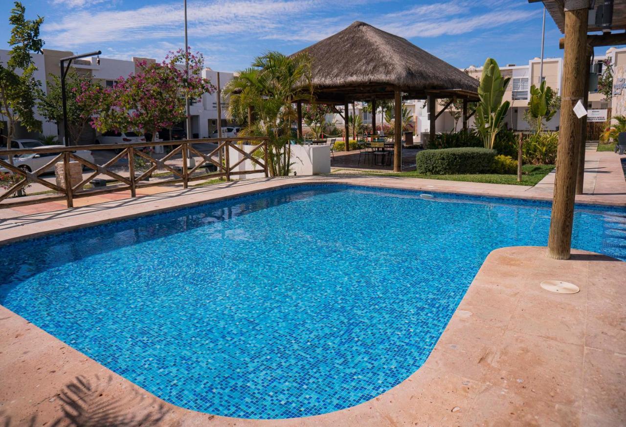 Casa En Privada Frente A La Playa Con Alberca! Villa มาซาตลัน ภายนอก รูปภาพ