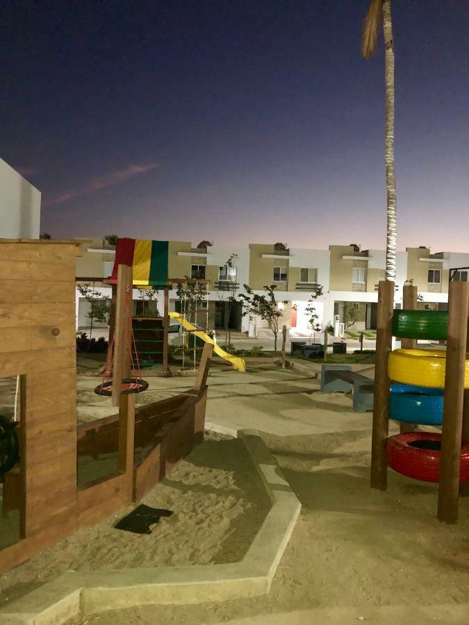 Casa En Privada Frente A La Playa Con Alberca! Villa มาซาตลัน ภายนอก รูปภาพ