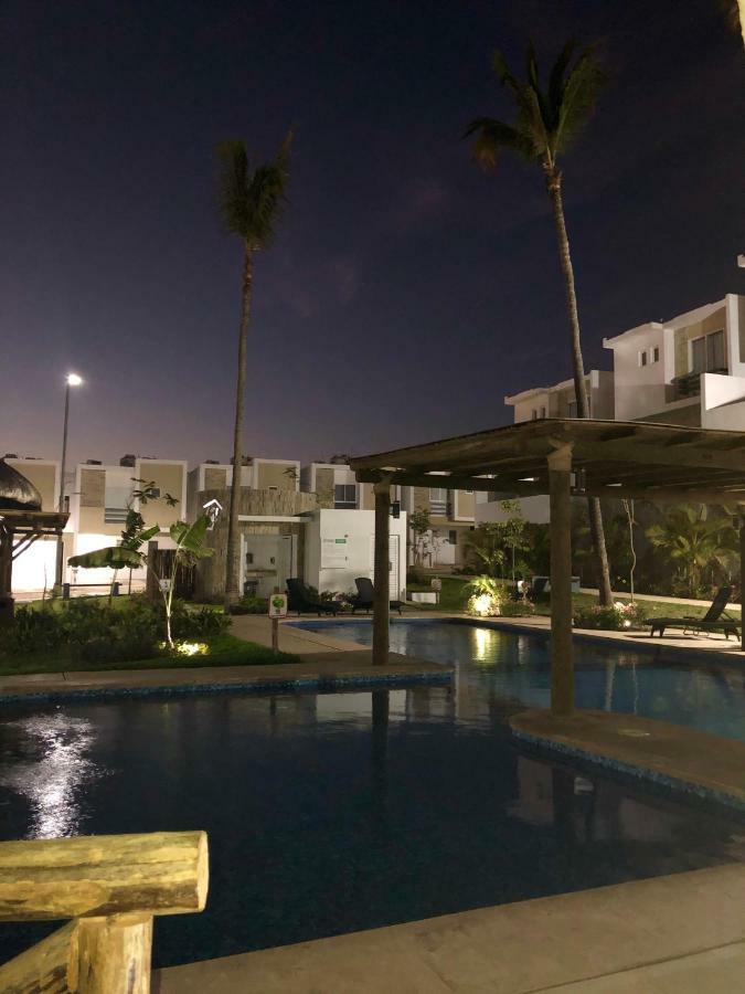 Casa En Privada Frente A La Playa Con Alberca! Villa มาซาตลัน ภายนอก รูปภาพ