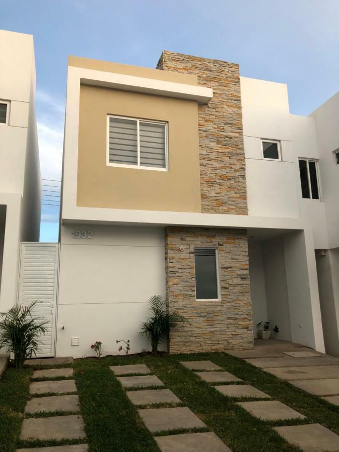 Casa En Privada Frente A La Playa Con Alberca! Villa มาซาตลัน ภายนอก รูปภาพ